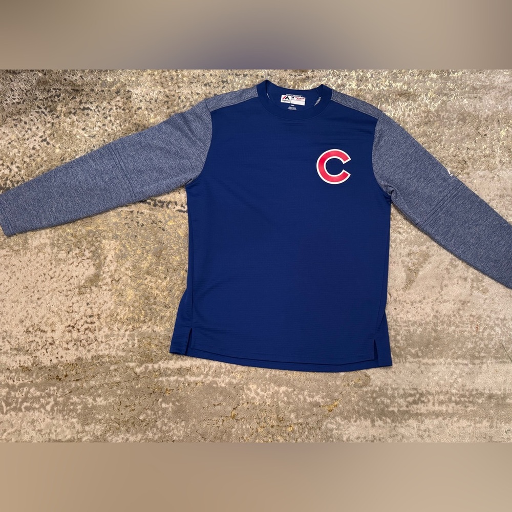 Men’s Thermal Base Majestic Cubs Pullover. Size Medium
